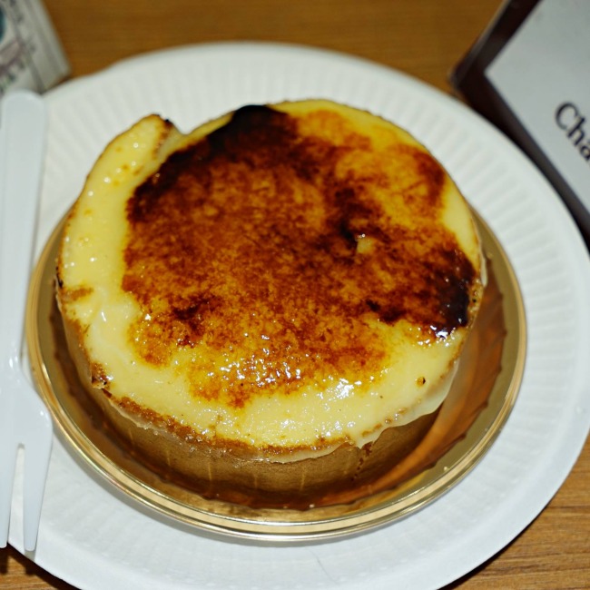 chateraise-roll-creme-brulee