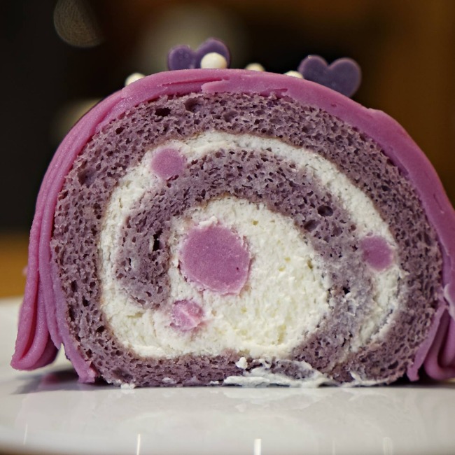 starbucks-sweet-purple-potato-cream-vanilla-roll