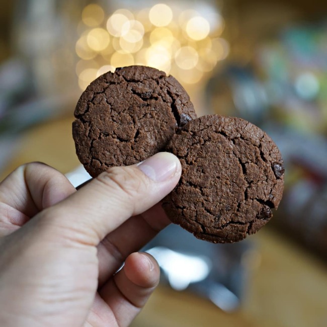 juliess-hersheys-chocolate-chip-cookies