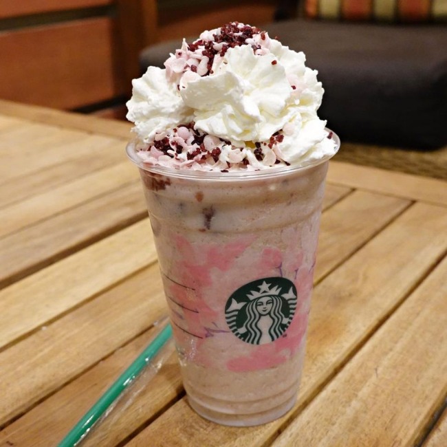 starbucks-azuki-creme-blossom-frappuccino