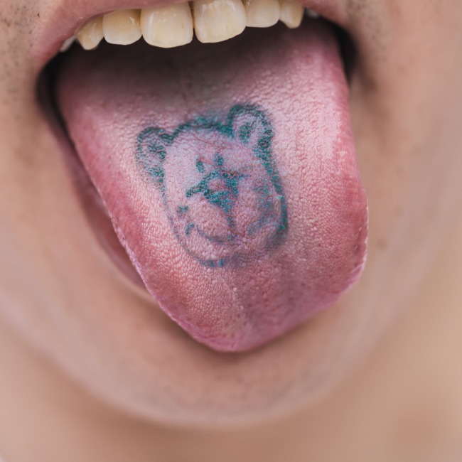 kuchle-tongue-tattoos