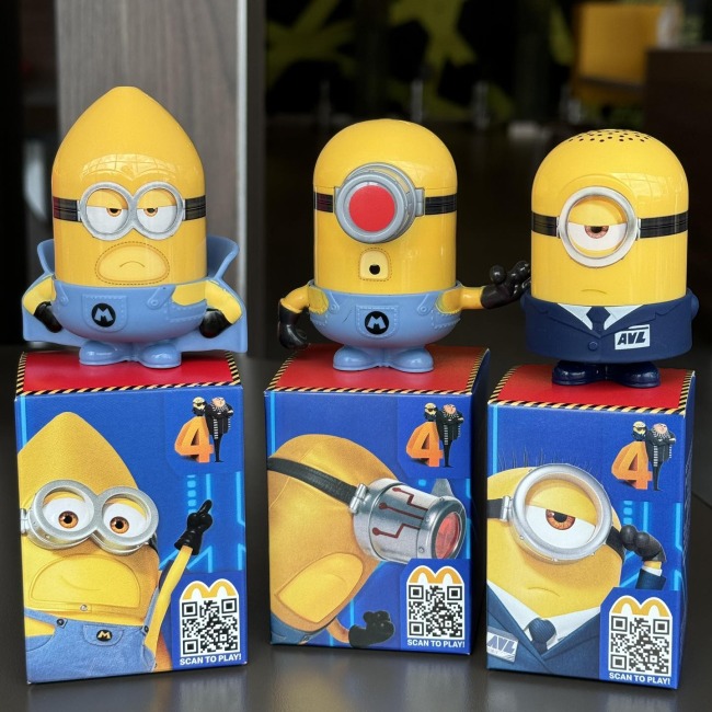 mcdonalds-happy-meal-minions-14