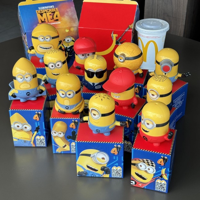 mcdonalds-happy-meal-minions-4