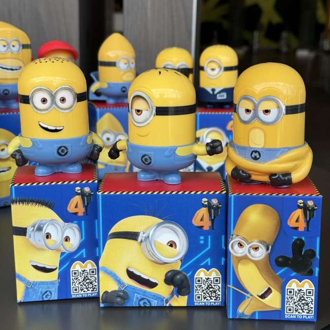 mcdonalds-happy-meal-minions-7