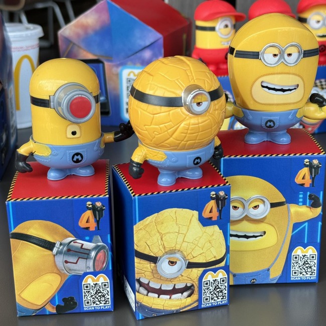 mcdonalds-happy-meal-minions-8