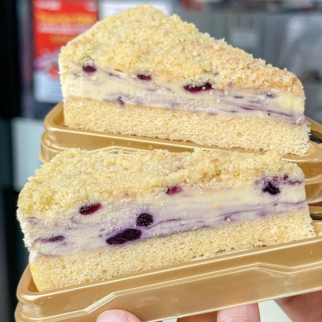 blueberry-crumble-creamcheese-7-11-2