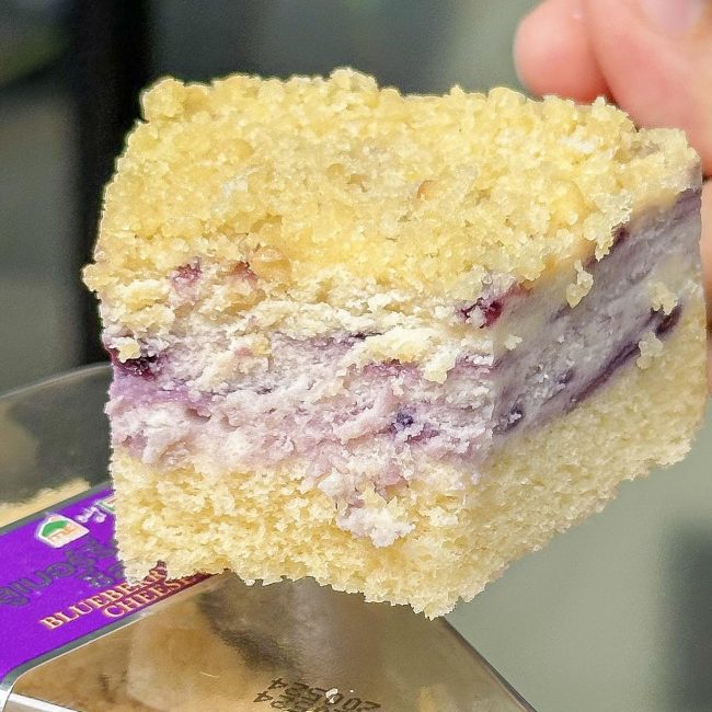 blueberry-crumble-creamcheese-7-11-4