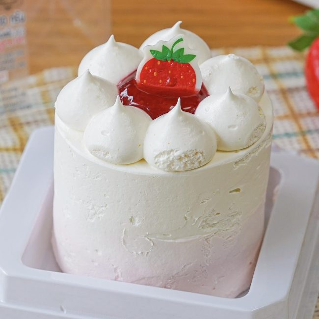 strawberry-milk-cream-cake-7-11-2