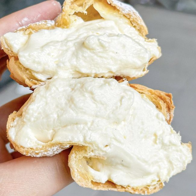 beard-papas-pie-puff-vanilla-fresh-cream-5