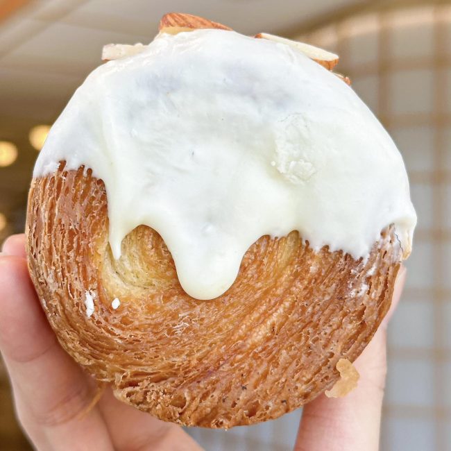 yamazaki-milk-caramel-croissant-roll-4