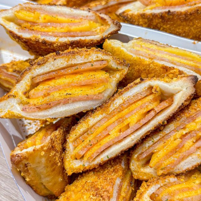 auntie-annes-ham-cheese-sandwiches-pretzel-2