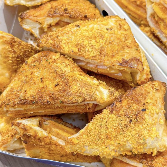 auntie-annes-ham-cheese-sandwiches-pretzel-3