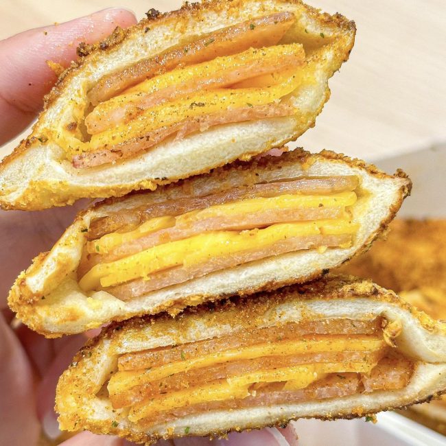 auntie-annes-ham-cheese-sandwiches-pretzel-4