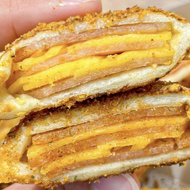 auntie-annes-ham-cheese-sandwiches-pretzel-5