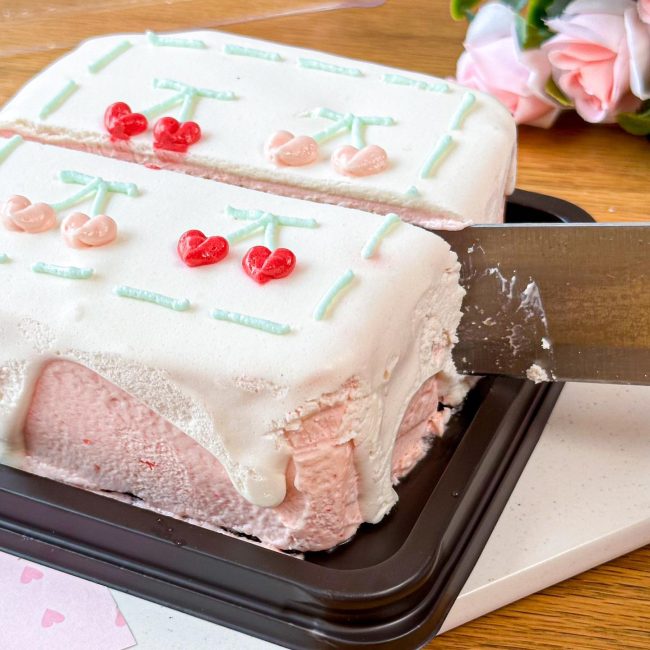 bake-a-wish-x-7-11-valentine-cake-3