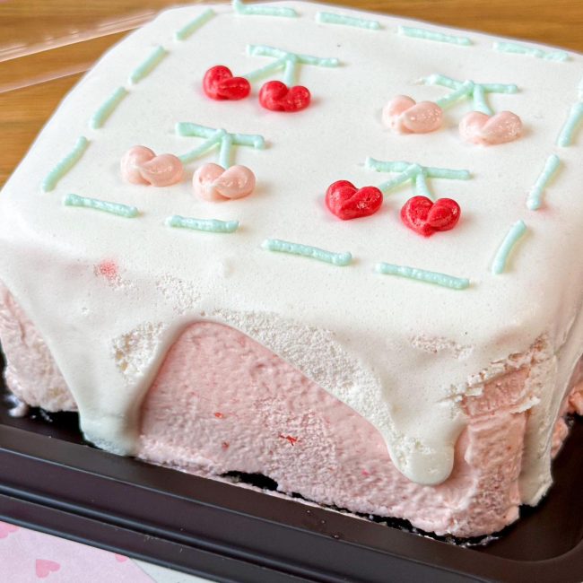 bake-a-wish-x-7-11-valentine-cake-5