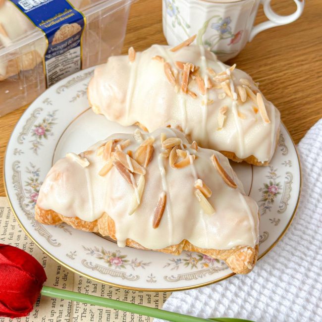 croissant-double-white-choc-7-11-4