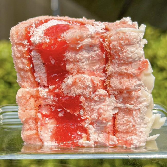 ezy-sweet-roll-cake-strawberry-4
