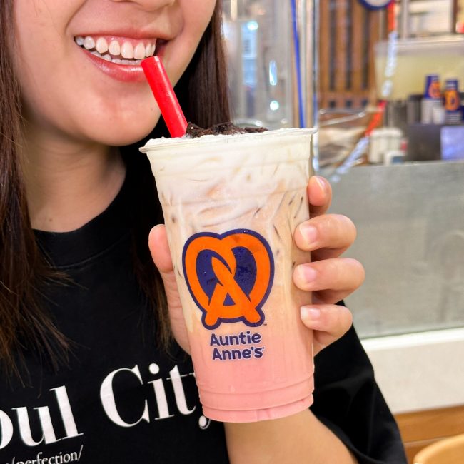 auntie-annes-red-velvet-cream-cheese-2