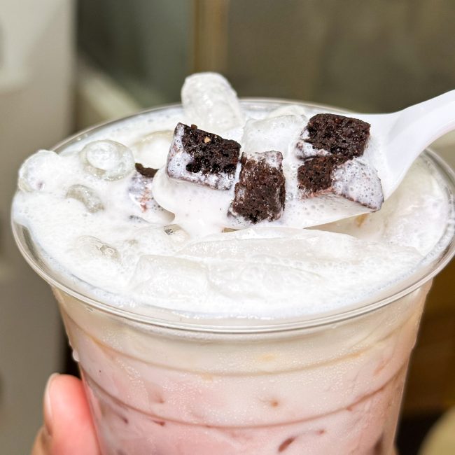 auntie-annes-red-velvet-cream-cheese-6