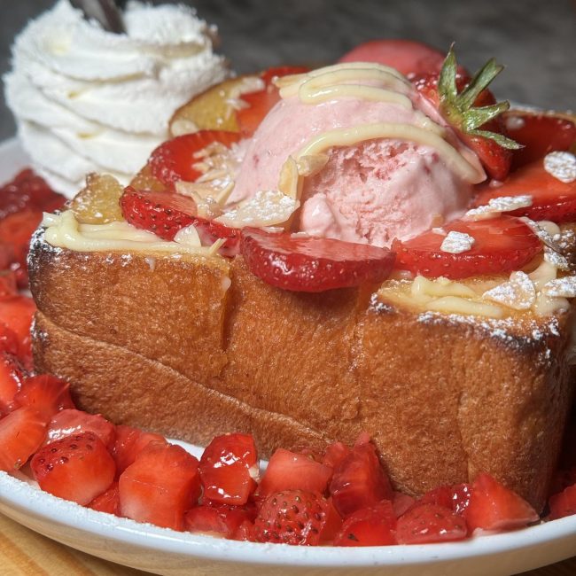 strawberry-pancake-swensens-4