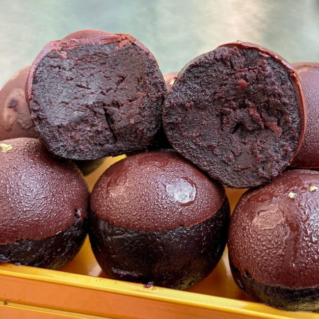 peak-chocolate-choc-ball-5